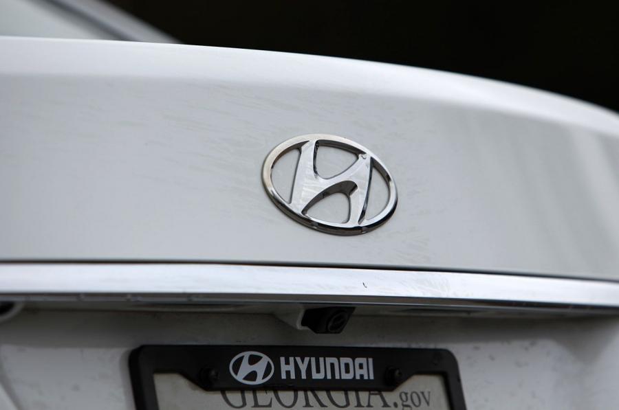  Hyundai Genesis Sedan 2011 года  (фото 34 из 39)